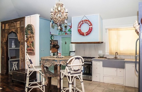 Antoneys Cay Cottage | Calypso Cottage: Walk to West End Beach, Family-Friendly