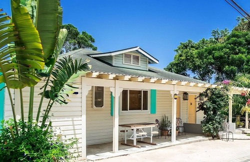 Antoneys Cay Cottage | Calypso Cottage: Walk to West End Beach, Family-Friendly
