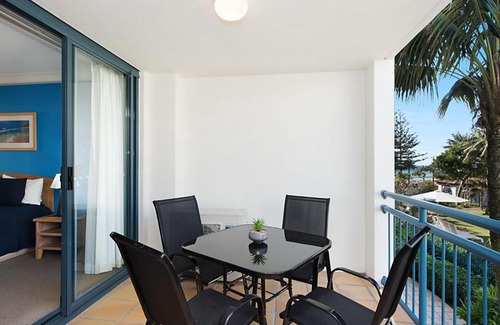 Coolangatta Apartment | Beachfront Calypso Plaza Resort: Ocean View & Family Friendly
