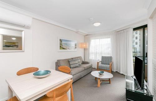 Coolangatta Apartment | Oceanfront Calypso Plaza Resort Unit 306 with Pool Access