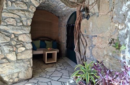 Mljet Apartment | Calypso's Cave: Ideal Retreat for Pet Lovers by the Sea