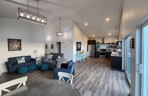 Ocean Shores House | Cozy Calypso's View - Waterfront Home with Great Amenities