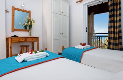 Amoudi House | Discover Calypso Studios: Oceanfront Retreat with Pool