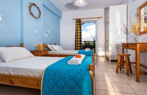 Amoudi House | Discover Calypso Studios: Oceanfront Retreat with Pool