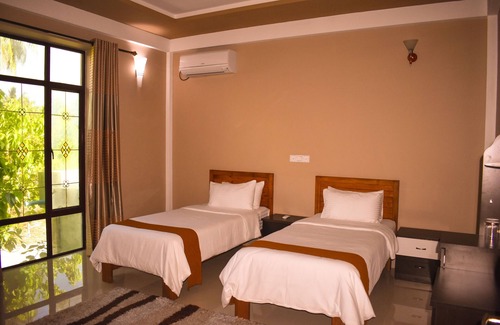 Fuvahmulah House | Budget-Friendly Calyx Grand Fuvahmulah with Breakfast & Kitchen