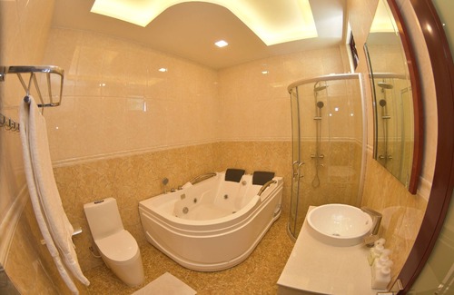 Fuvahmulah House | Budget-Friendly Calyx Grand Fuvahmulah with Breakfast & Kitchen