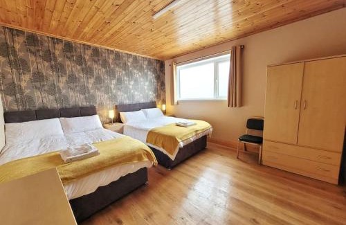 Killotteran Apartment | Discover Camán Inn: Family-Friendly Retreat with Top Ratings