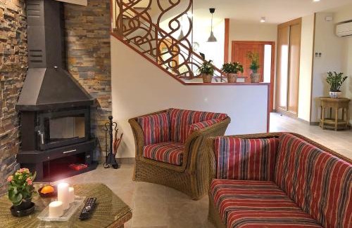 Cretas Apartment | Unforgettable Stay at Camí de la Font with Pool & Kitchen