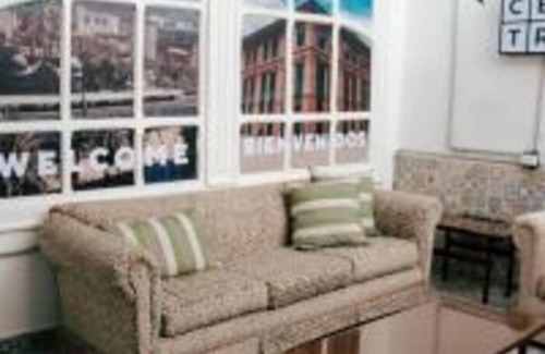 Villa Nueva House | Cozy Shared Room for Women with Breakfast Included