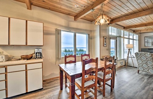 Camano Island House | Ocean View Retreat: Private Beach Access on Camano Island