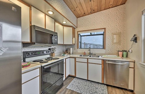 Camano Island House | Ocean View Retreat: Private Beach Access on Camano Island