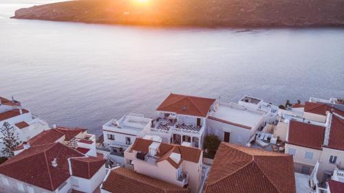 Paleopolis Hotel | Unforgettable CAMARA SUITES: Guest Rated 9.8 & Pet Friendly