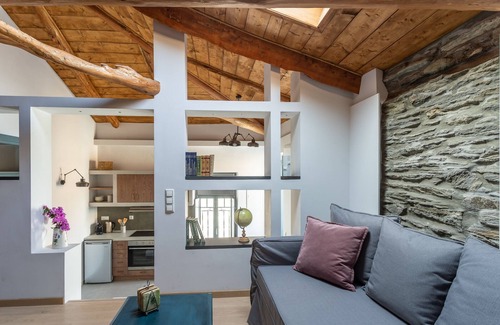 Paleopolis Hotel | Discover Camara Suites: Ocean View & Family-Friendly Stay