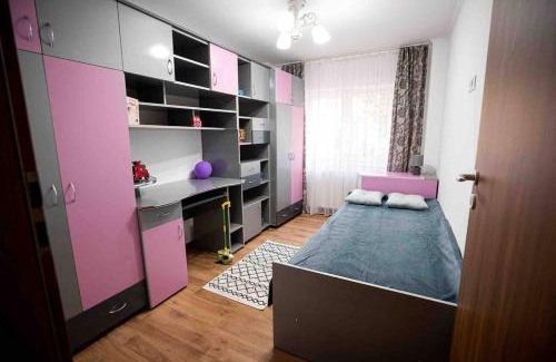 Alba Iulia Apartment | Lovely Camarad's House Apartment in Alba Iulia - Pet Friendly