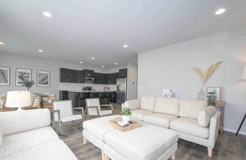 Carver House | Cozy Family Retreat with Private Hot Tub & Pool Access