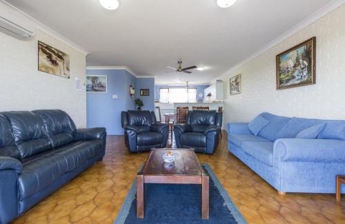 Iluka Apartment | Inviting Camawood 11: Family-Friendly with Pool Access