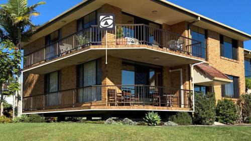 Iluka House | Family-Friendly Camawood Unit 1 with Pool & Excellent Reviews