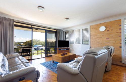 Iluka House | Family-Friendly Camawood Unit 1 with Pool & Excellent Reviews