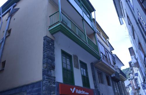 Luarca Apartment | Oceanfront Retreat at CAMBARAL 1E - Rated 8.9/10