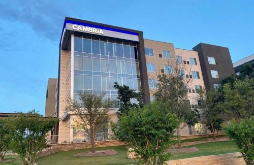 McNeil Hotel | Pet-Friendly Cambria Hotel Austin Uptown near the Domain