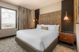 Downtown Houston Hotel | Discover Cambria Hotel Houston Downtown: Ideal for Travelers