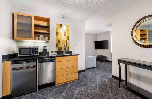 Maple Grove Hotel | Relax at Cambria Hotel Minneapolis Maple Grove with Pool & Spa