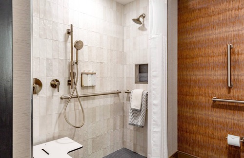 New Haven Hotel | Modern Cambria Hotel Near New Haven University with Dining