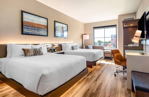 New Haven Hotel | Modern Cambria Hotel Near New Haven University with Dining