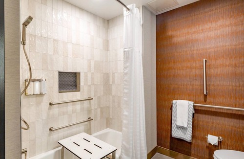 New Haven Hotel | Modern Cambria Hotel Near New Haven University with Dining