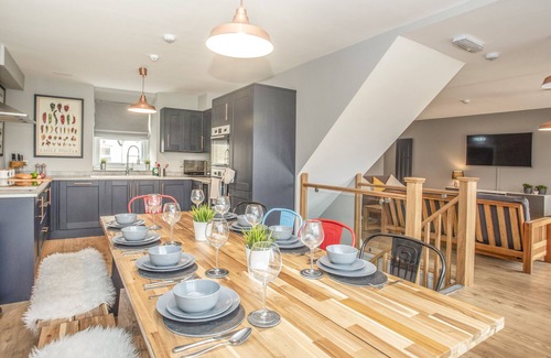 Criccieth Cottage | Pet-Friendly Cambrian House: Oceanfront Cottage Retreat