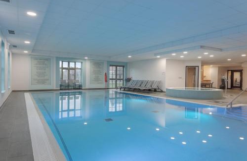 Cambourne Hotel | Relaxing Cambridge Belfry Hotel & Spa with Premier Amenities