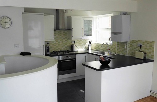 Cambridge House | Modern Cambridge Home with Pool & Breakfast Near City Centre