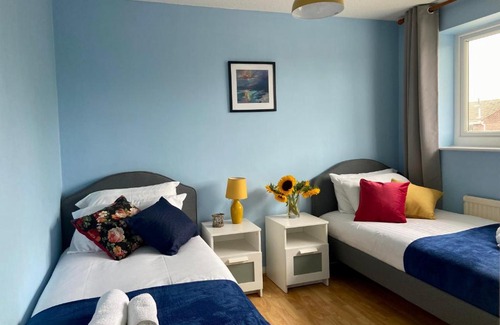 Cambridge House | Cozy Cambridge Stays: 3BR House with Garden & Free Parking