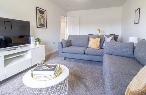 Glasgow Apartment | Family-Friendly 2 Bed Flat in Cambuslang, Ideal for You