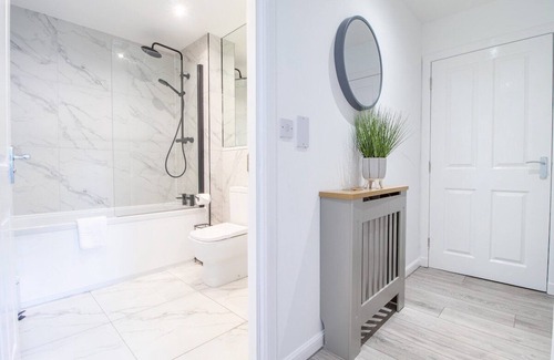 Glasgow Apartment | Family-Friendly 2 Bed Flat in Cambuslang, Ideal for You