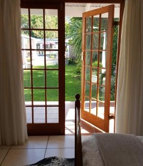 Graaff-Reinet Ski Chalet | Cozy Camdeboo Cottages with Ocean View & Hot Tub