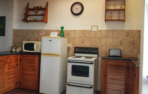 Graaff-Reinet Ski Chalet | Cozy Camdeboo Cottages with Ocean View & Hot Tub