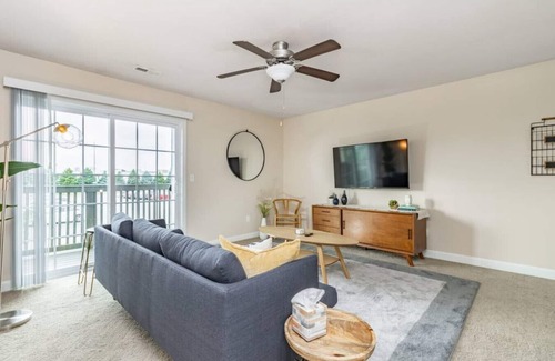 Orange Prairie Apartment | Stylish Camden 12B: Perfect Family Stay in Central Peoria