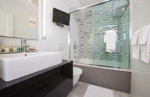 Camden Hotel | Elegant Relais Chateaux Camden Harbour Inn with Family Amenities