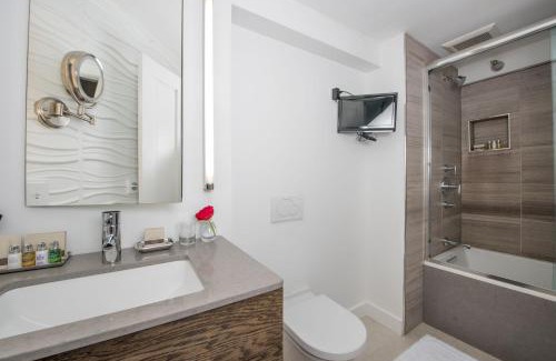 Camden Hotel | Elegant Relais Chateaux Camden Harbour Inn with Family Amenities