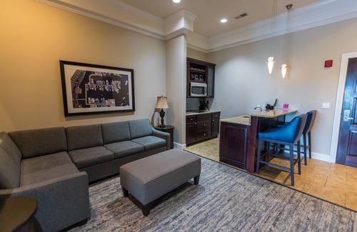 Lake Ozark Resort | Experience Camden on the Lake Resort & Spa: Rated 9/10!