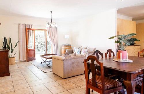 Graaff-Reinet Apartment | Family and Pet Friendly Stay at Camderest House