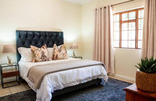 Graaff-Reinet Apartment | Family and Pet Friendly Stay at Camderest House