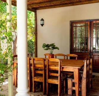 Graaff-Reinet Apartment | Family and Pet Friendly Stay at Camderest House