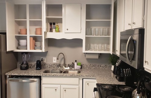 Albany House | Camdyn's Place: Cozy 3 Bedroom Retreat with Pet-Friendly Perks