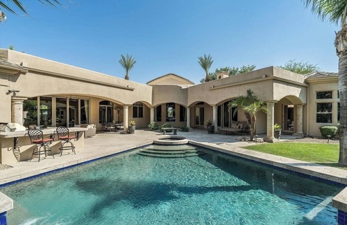 Paradise Valley House | Paradise Valley Estate: Perfect for Group Getaways & Relaxation