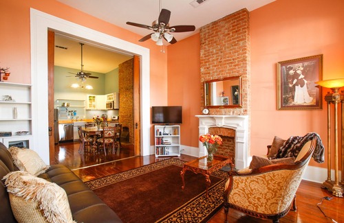 Faubourg Delassize Apartment | Highly Rated Camelback Guest House with Breakfast & Family Amenities