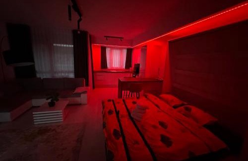 Tirgu Mures Apartment | Bright Cameleon Lemon Yellow: Guest Rated 10/10 & Family-Friendly
