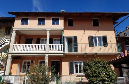 Palazzo Canavese House | Inviting Camelia Casa Vacanze: 4-Star Family & Pet Friendly