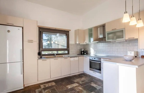 Siviri Cottage | Experience the Elegance of CAMELIA Cottage with Ocean Views